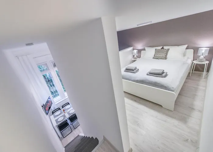Happy Joy Apartment *